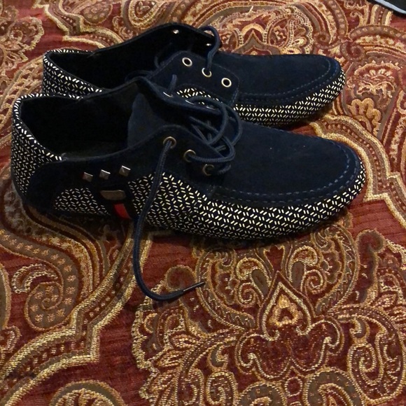 Shoes - Picture 1 of 3